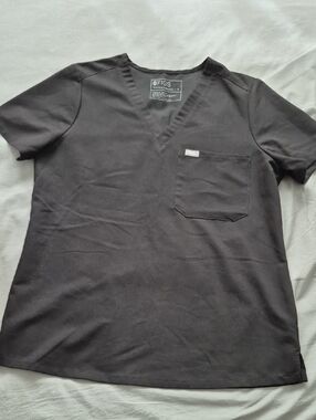 Figs Womens Black V-Neck Medical One Pocket Scrub Top